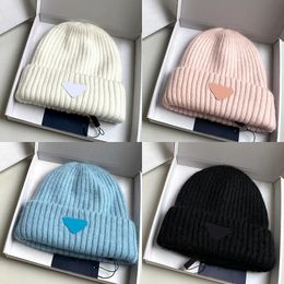 Sombrero de diseñador Invierno Cálido Angora Piel de conejo Sombreros de punto para hombres y mujeres Gorro sin ala Protectores para los oídos ocasionales Gorros de piel de frijol suave