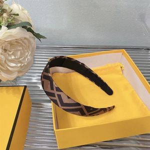 Diseñador Accesorios para la cabeza Calidad Seda Aros para el cabello F-Letras Headwrap Mujer Brown Headwraps Luxurys Diseñadores Joyería F0963267