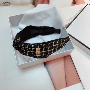 bandeau de designer Bandeau pour femme Marque de mode motif à carreaux LOGO accessoires de bande de cheveux en tôle C avec emballage Nov 09