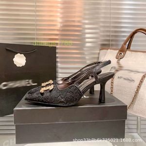 Designer Talons Chaneles Sandale Chaussures À Talons Pour Femmes Mode Slim Sandales Moyennes Avec Bouche Peu Profonde Femmes Uniques