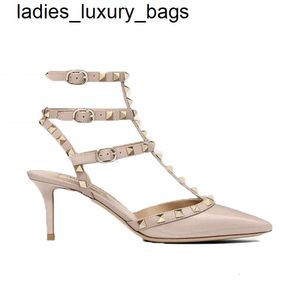 Designer High Heel Shoe Femme Saint-Valentin Slingback Black Rose Pinkes Talons Kitten Silver White Gold Point Toe Rivets Sandal Platform Foot