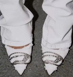 Designer talons hauts Denim bleu sandales chaton talon Slingbacks bout pointu chaussures habillées formelles femmes métal décor piste chaussures de fête
