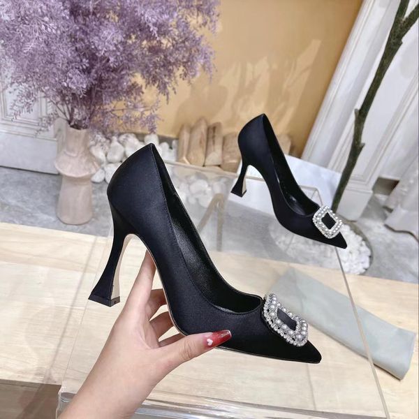 Designer High Heels à la mode en soie noire robe sexy pointue Sandales de fête de mariage rouge 35-42 avec boîte