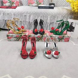 Designer talons hauts fleurs ouverts ouverts talon sandales d'été chaussures de fête formelle florale chaussure de mariage rouge or vert noir chaussures robes de femmes 34-43 avec boîte