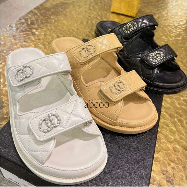 Papa Sandales Designers Chaussures de canal Demi-pantoufles Plate-forme Appartements Low Wedge Boucle de diamant Slip sur la sangle de cheville Slingback Flip Flop taille 35-41