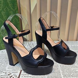 Diseñador Tacones altos Sandalias de lujo para mujer Cueros Plano Medio Tacón alto Sandalia Verano Playa Zapato de boda Zapatos de vestir con caja 507