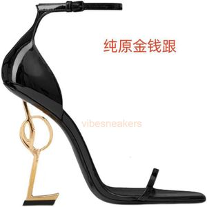 Designer High Heels Femme Chaussures High Heel Yslities Réseau de femmes Red Même Lacquer en cuir noir Talon de lettre sexy avec Sandals Femmes