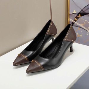 Diseñador tacones altos zapatos para mujer sandalias de diseñador cuero de cocodrilo pies descalzos botones a juego modelos de moda de primavera y otoño