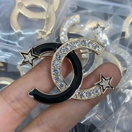 Ontwerper Hoge kwaliteit Broches Dames Men Paren Regeren Diamant Crystal Pearl broche Pak Laple Pin Stamp Fashion Gift