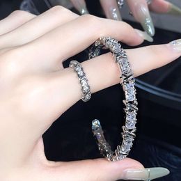 Designer sieraden van hoge kwaliteitKlein ontwerp vol diamanten zirkoon high-end modieuze en veelzijdige openingsarmband Koreaanse versie inzetarmband in coole stijl