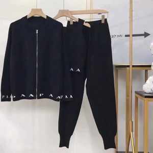 Designer de haute qualité tricoté vêtements de sport trois pièces mode lettre logo fermeture éclair cardigan à manches longues + pantalon de survêtement tricoté + gilet tricoté