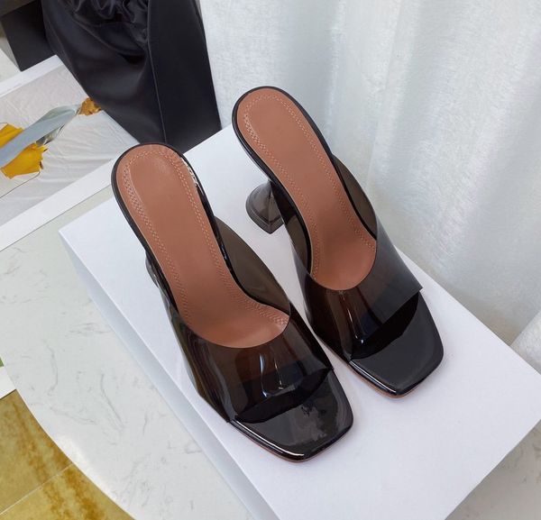 Diseñador de alta calidad para damas tacones de aguja Amina sandalias tacones altos zapatos de vestir Muaddi, remaches de cristal letras únicas en varios estilos a5