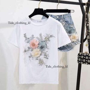 Designer Fashion de luxe de haute qualité 2024 Summer Femmes 2 pièces SETS BRODERIE 3D FLOWER T-shirt Shorts en denim Sets Vintage Shorts LouiseviUtionbag 755