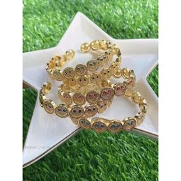 Designer Bracelet de luxe de haute qualité Gold Smile Smile Smiley Face Charme bracelet Bracelet Smit Critter 649