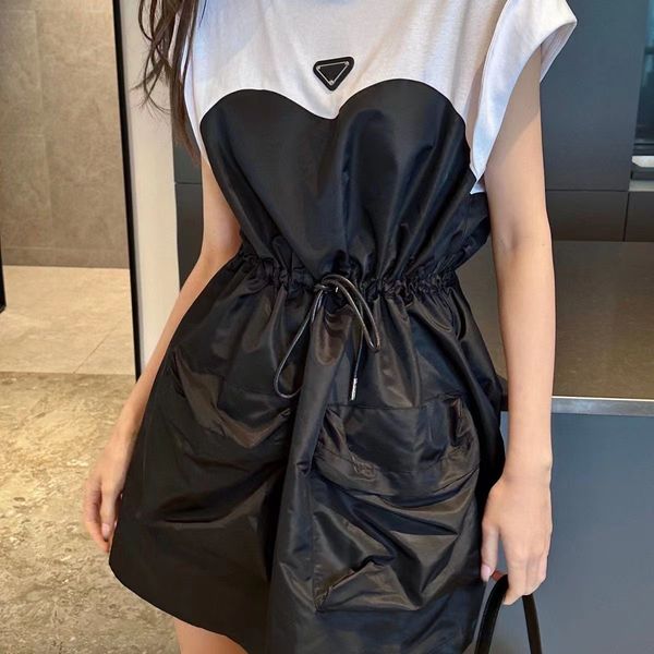 Designer de haute qualité triangle étiquette robe mode noir et blanc couleur contraste patchwork cordon taille outillage robe