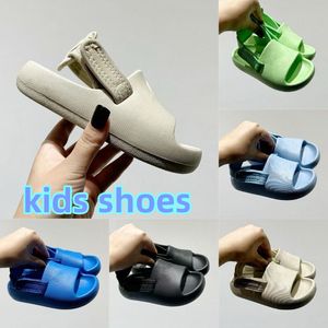 Originals Kids Sandals Adifom Q Adilette Designer Boys Girls Girls Classic Children Children Toddler Slippers Slides Platform Chaussures Chaussures pour Enfant Sapatos Infantis 22-35