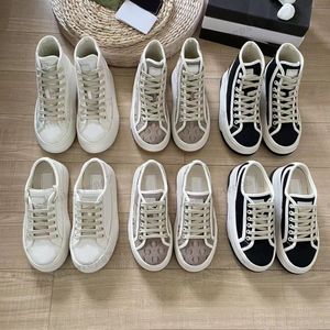 Designer High Top Sneakers Femmes Plate-forme à lacets Chaussures en toile Hommes Fashion Retro Casual Sneakers Luxury Femmes Rubber Broidered Casual Chores Taille 35-45