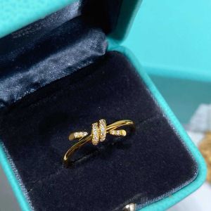 Designer High Version V Gold Brand Knot Ring Fritillaria Gladde volledige diamant mode live