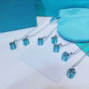 Ontwerper hoge versie V goud tiffay en co blauw emaille geschenkdoos ketting voor dames mode lichte luxe liefde boog hanger sleutelbeen keten