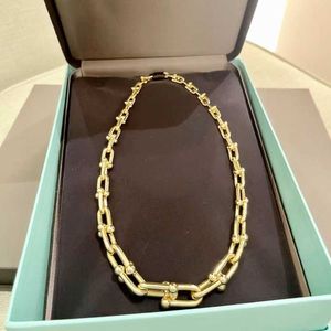 Designer High Version V Gold Tiffany and Co Horseshoe Double Ring Bamboo Collier Light Luxe Polyvalent en forme de U Interlocking Hommes Femmes Automne Hiver Pull