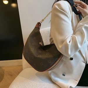 Designer Hobo Loop Sac à bandoulière Sac à main Femme Demi-lune sous les bras Boucle Sac à main Croissant Chaîne Sacs à bandoulière Sacs à main Grand fourre-tout Fermeture éclair amovible Marron 30 cm dicky0750d