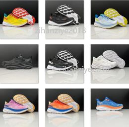 Designer Hoka Clifton 9 nouvelles couleurs Chaussures de course Hommes Femmes Low Top Mesh Trainers Triple White Cloud x Outdoor Sneakers Runner Trainers Walking Jogging