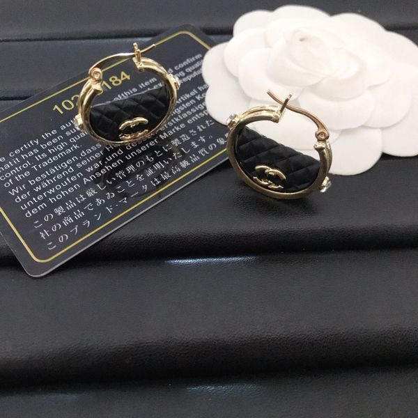 Pendientes de aro de diseñador Charm Mujer Joyería chapada en oro Diseño clásico Pendientes de bolsa de marca para mujer Regalo de amor Pendientes de pareja chapados en oro de 18 quilates