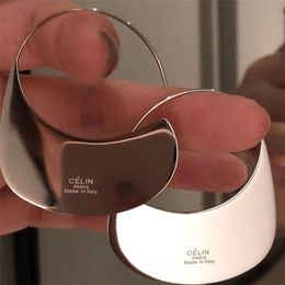 Pendientes de aro de diseñador Earring de metal espejo de mujeres con cartas de moda Retro Personalidad Estudio para el regalo de joyería de fiesta