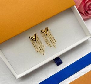 Boucles d'oreilles de pote de rose argentée de créateur pour femmes Luxurys Designers Love Gold Oreing Fashion V Letter Perl Earl Bring 2149417