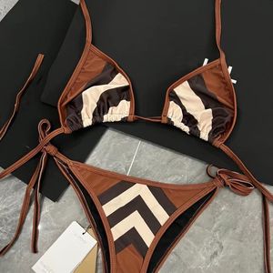 Designer Vente chaude Bikini Femme Sens Beach Maillot de bain Été Maillot de bain Sexy Sling Strap Bur Design Modèle Plaid Maillot de bain de haute qualité Taille des femmes S-XL