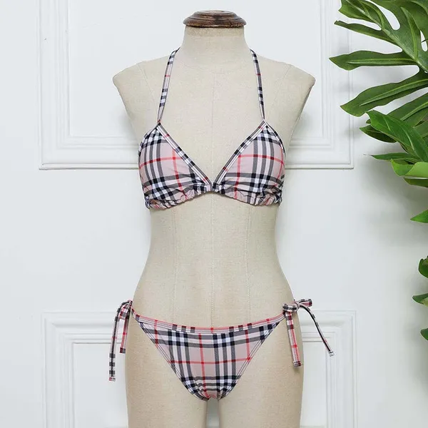 Designer Hot Sell Bikini Woman Sense Beach Swim Wear Summer Swim Fissure Sexe Sling Bour Modèle de conception de burmasse