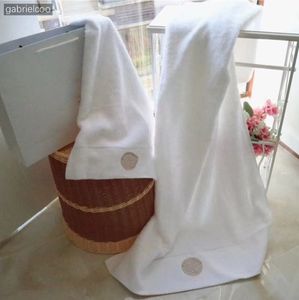 Toalla de baño de algodón puro de diseñador Hotel puro 3 PCS Juego de oro Logotipo de oro Toalla engrosada Sweat Sweet Bath Bait Baith Toilel de toalla de toalla de baño blanco con caja de regalo