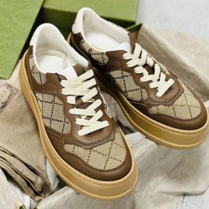 Diseñador nuevos zapatos deportivos para mujer zapatillas clásicas con cordones estampados para hombre deportes viejos bordados de flores zapatos para papá estampado tejido suela gruesa casual 22 colores