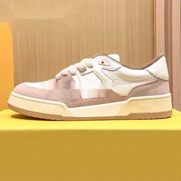 Designer Italie Chaussures décontractées Baskets en daim en cuir de veau Blanc Rose Noir Femmes Confort Baskets de sport Baskets