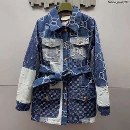 designer jasje lente zomer modetrend beroemdheidsstijl milieuvriendelijk gewassen biologisch spijkerjack dames jacquard tailleband afslankjack