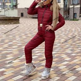 Veste de créateurs Hiver Ski Stume Mode de mode pour femmes pantalons en une seule pièce European et Américains plus en coton Colon de fourrure à capuche