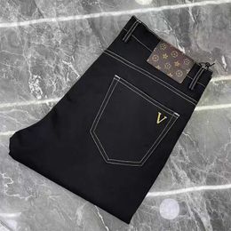 designer jeans voor heren trainingspakken hoogwaardige Europese kleine pantalon, herfsttrend voor heren, elastische zwarte pijpen met open draad afslankrapport, zakelijke casual broek