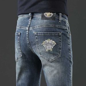 Designer Jeans for Mens Autumn Fashion Brand Jeans Men's Leggings Slim Fit Dikke Europese borduurwerk Medusa Blue Pants Fashion Pants