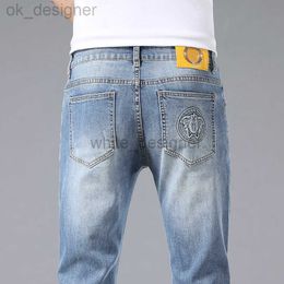 Jeans de créateurs pour les jeans haut de gamme pour hommes Kong pour hommes du printemps d'été pour hommes blanc petit pantalon de mode en coton droit pantalon de mode MM8726gf