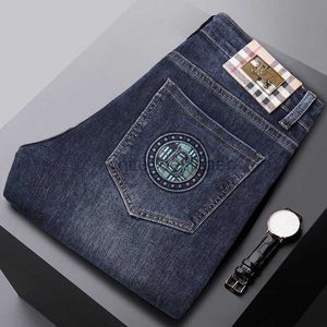 Designer jeans voor heren luxe einde heren jeans casual slanke fit kleine voet elastische katoenen borduurwerk jeans voor mannen 2031