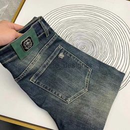 Jeans de diseñador para hombres nuevos jeans para hombres estirando de alta gama europeo de pierna recta estudiante juvenil Medusa largos pantalones de moda