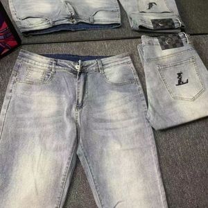 Jeans de diseñadores Jeans Men's Summer Hole Jeans bordados de alta calidad