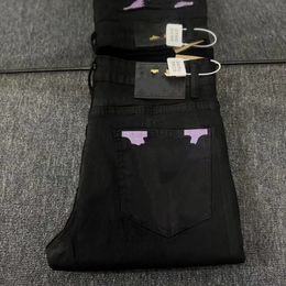 Designerjeans Männer lila Jeans Frauenhose Lila Jeans High Street Purple Vintage Lackierungen Schlanke Füße Mikroelastische Jeans Hip Hop Reißverschluss Löcher