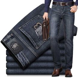 Designer Jeans Mens Business Straight Leg Jeans pour hommes d'automne d'automne Nouvelle tendance broderie ample des jeunes pantalons d'âge moyen 9627