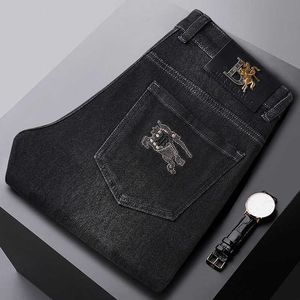 Designer Jeans Mens Classic Brodery Automne New Jeans Men's Small Straight Fit Elastic Casual Versatile Mid Waid Fashion Brand Brand