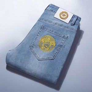 Designer Jeans Mens Spring and Automne New Medusa Broidered haut de gamme Jeans pour hommes Slim Fit Small Feet Pantal