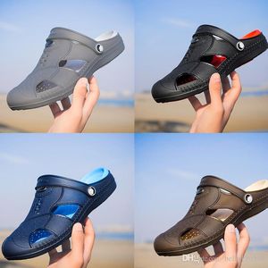 Zapatillas de gelatina de diseñador, sandalias huecas para hombre, sandalias de agua transpirables de verano, zapatos de jardinería para hombre, zapatillas de playa huecas, chanclas