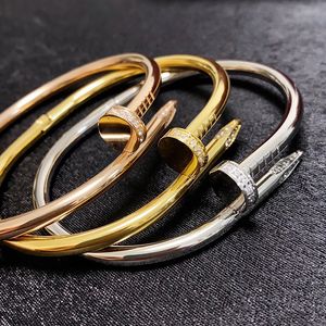 Bijoux de créateur Nail Diamonds Bracelet pour femme Men Titane en acier inoxydable Gold Wedding Luxury Bracelet Bracelet Valentines Day Gift Multi Style avec boîte