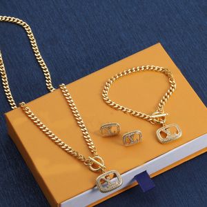 Designer sieraden 18k gouden Romeinse alfabet diamanten ketting Cubaanse kettingarmband oorbellen voor vrouwen mode roestvrijstalen set, Valentijnsdag, kerst, cadeau