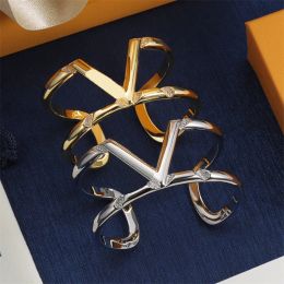 Accessoires de bijoux de créateurs Lady Gold Sier Femmes Bracelets Bracelets Bijoux de mariage Charmant Bracelet en diamant Joli cadeau de Saint-Valentin Louiselies Vittonlies